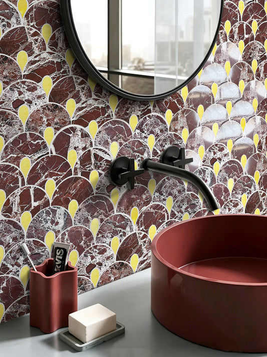 Marmor mosaik röd i badrum