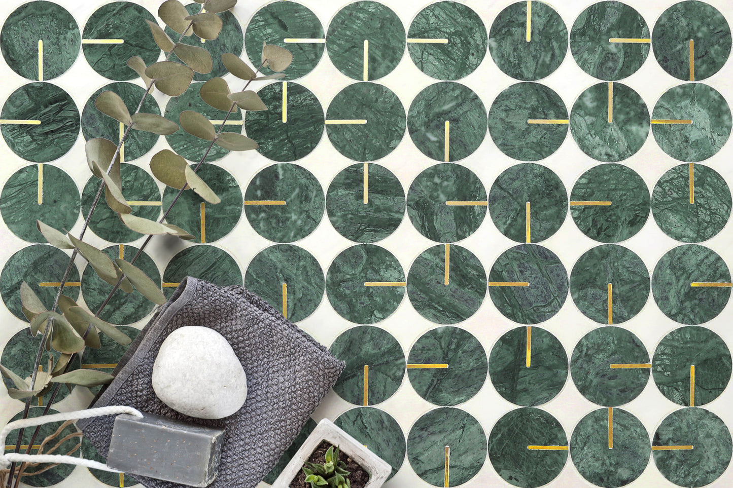 grön marmor mosaik i badrum