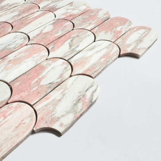 rosa marmor mosaik sida på ark