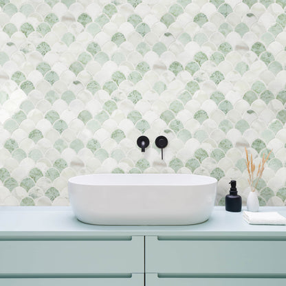 ljusgrön mosaik i badrum