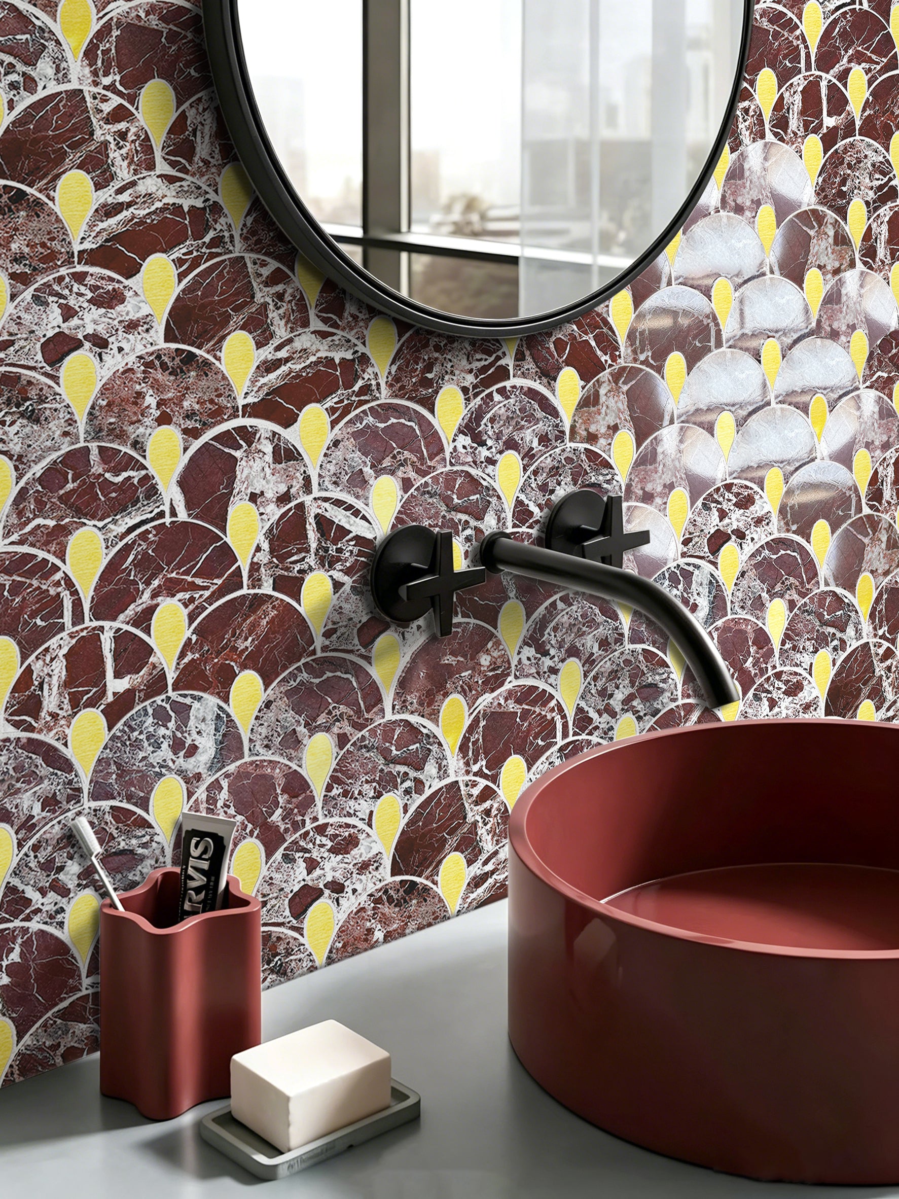 Marmor mosaik röd i badrum