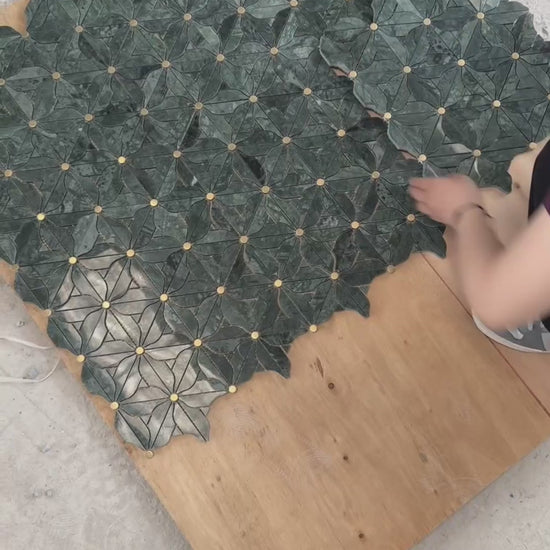 Grön marmor mosaik triangel